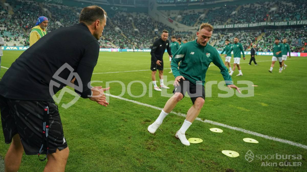 BURSASPOR - MENEMEN FK MAÇ FOTOĞRAFLARI