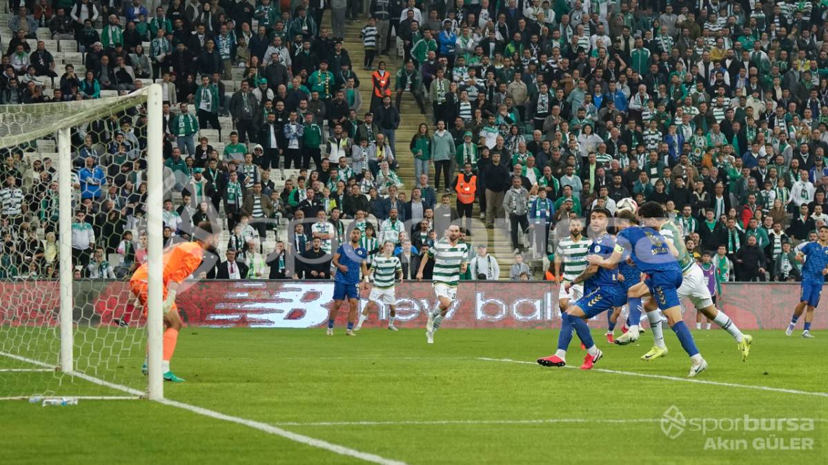 BURSASPOR - MENEMEN FK MAÇ FOTOĞRAFLARI