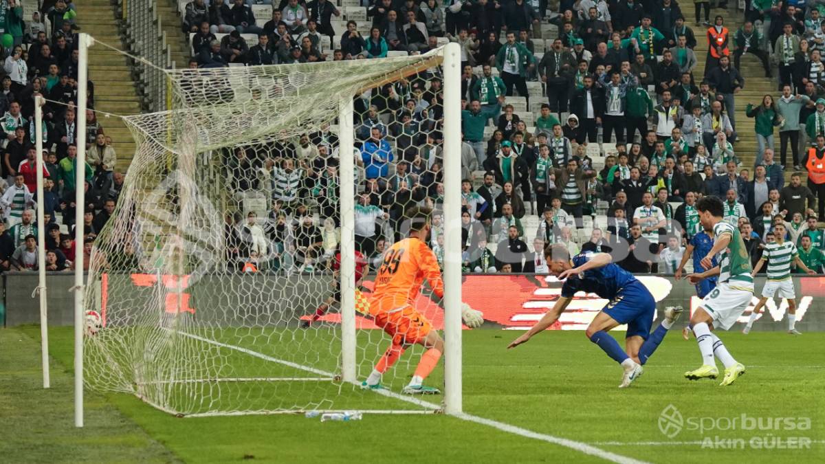 BURSASPOR - MENEMEN FK MAÇ FOTOĞRAFLARI