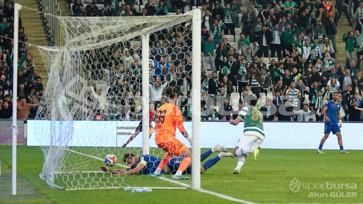 BURSASPOR - MENEMEN FK MAÇ FOTOĞRAFLARI