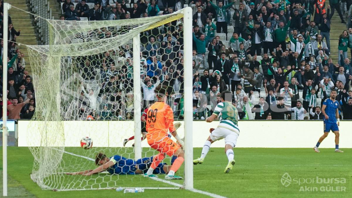 BURSASPOR - MENEMEN FK MAÇ FOTOĞRAFLARI
