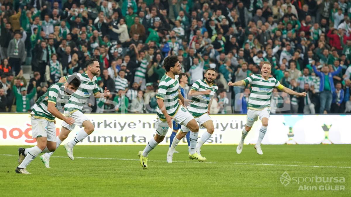 BURSASPOR - MENEMEN FK MAÇ FOTOĞRAFLARI