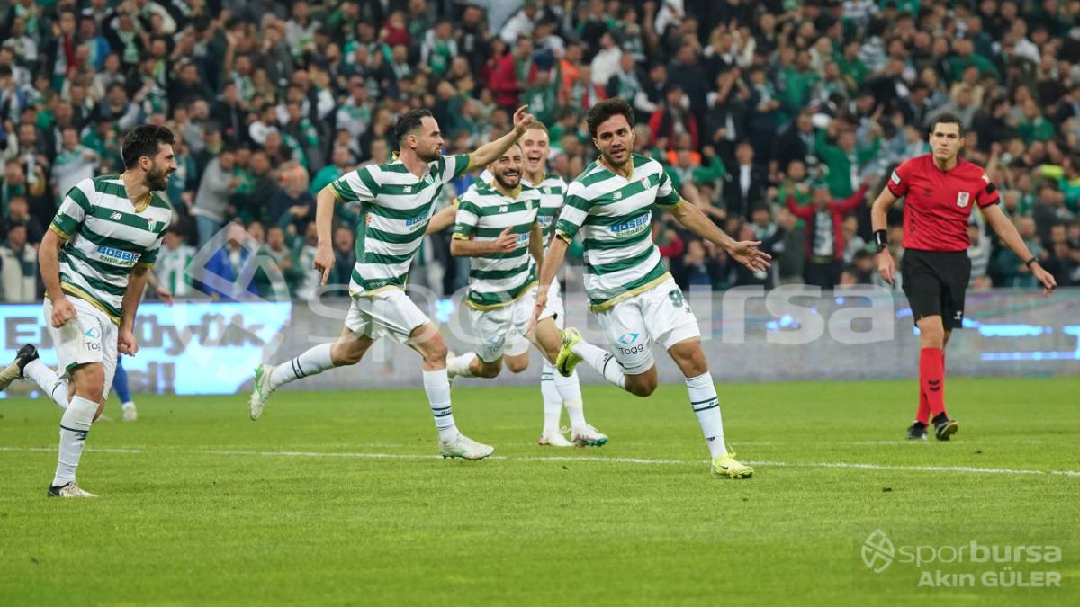 BURSASPOR - MENEMEN FK MAÇ FOTOĞRAFLARI