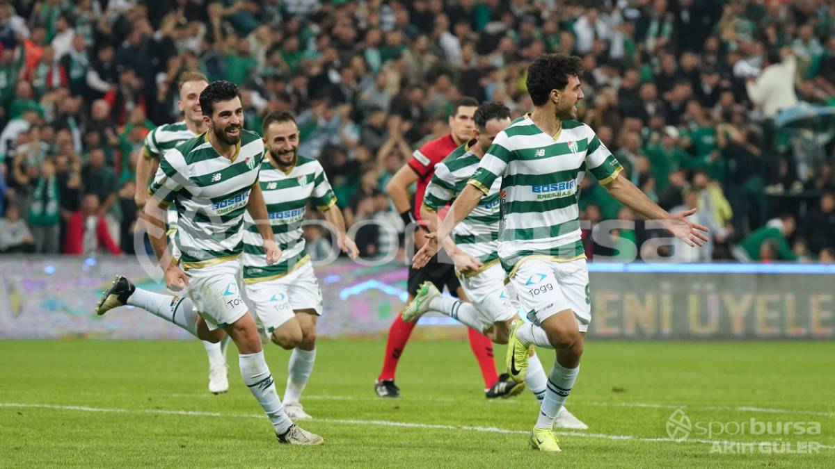 BURSASPOR - MENEMEN FK MAÇ FOTOĞRAFLARI