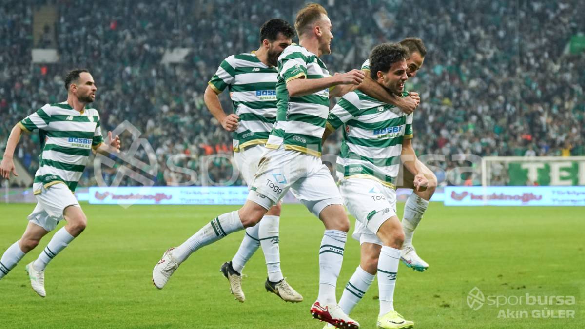BURSASPOR - MENEMEN FK MAÇ FOTOĞRAFLARI