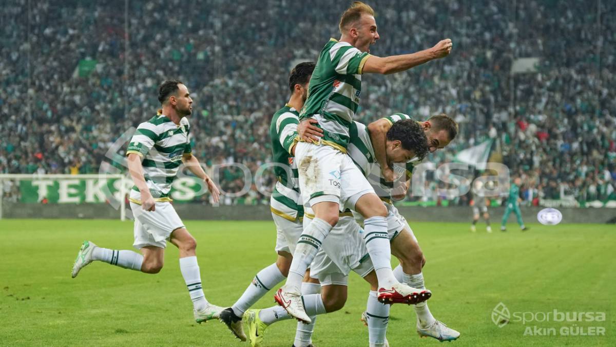 BURSASPOR - MENEMEN FK MAÇ FOTOĞRAFLARI