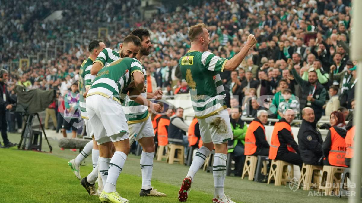 BURSASPOR - MENEMEN FK MAÇ FOTOĞRAFLARI