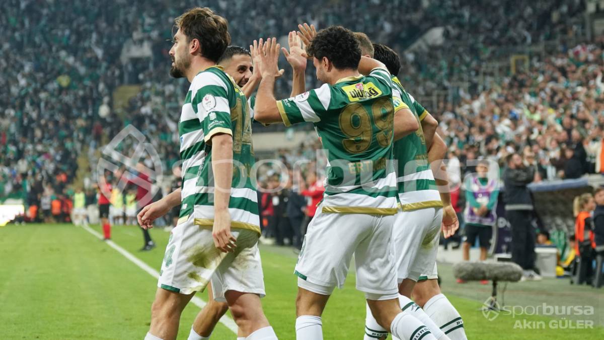 BURSASPOR - MENEMEN FK MAÇ FOTOĞRAFLARI