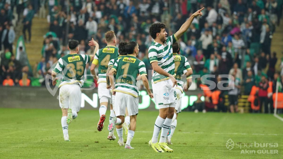 BURSASPOR - MENEMEN FK MAÇ FOTOĞRAFLARI