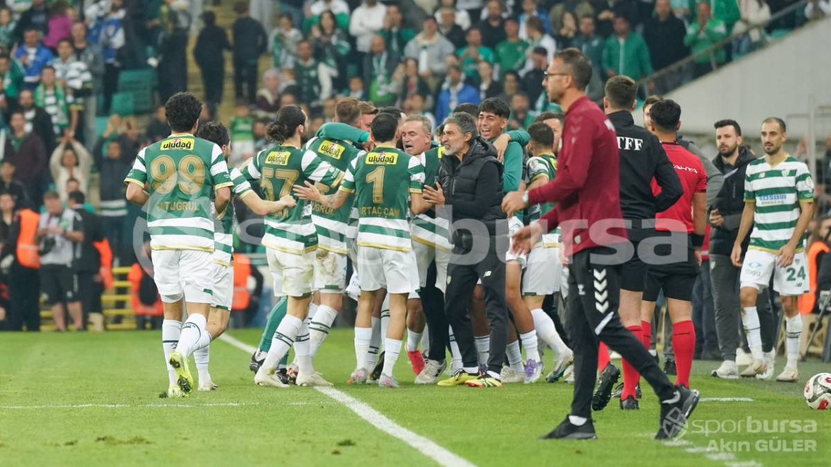 BURSASPOR - MENEMEN FK MAÇ FOTOĞRAFLARI