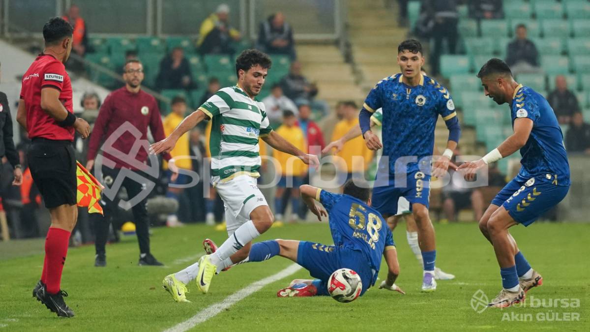 BURSASPOR - MENEMEN FK MAÇ FOTOĞRAFLARI
