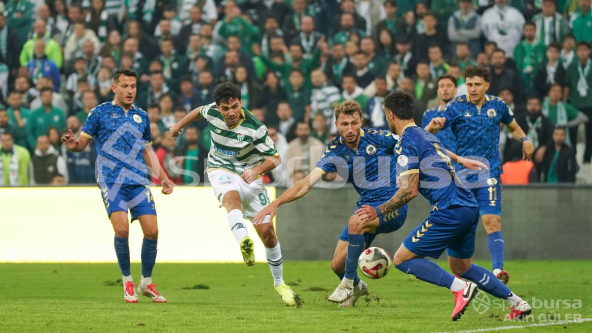 BURSASPOR - MENEMEN FK MAÇ FOTOĞRAFLARI