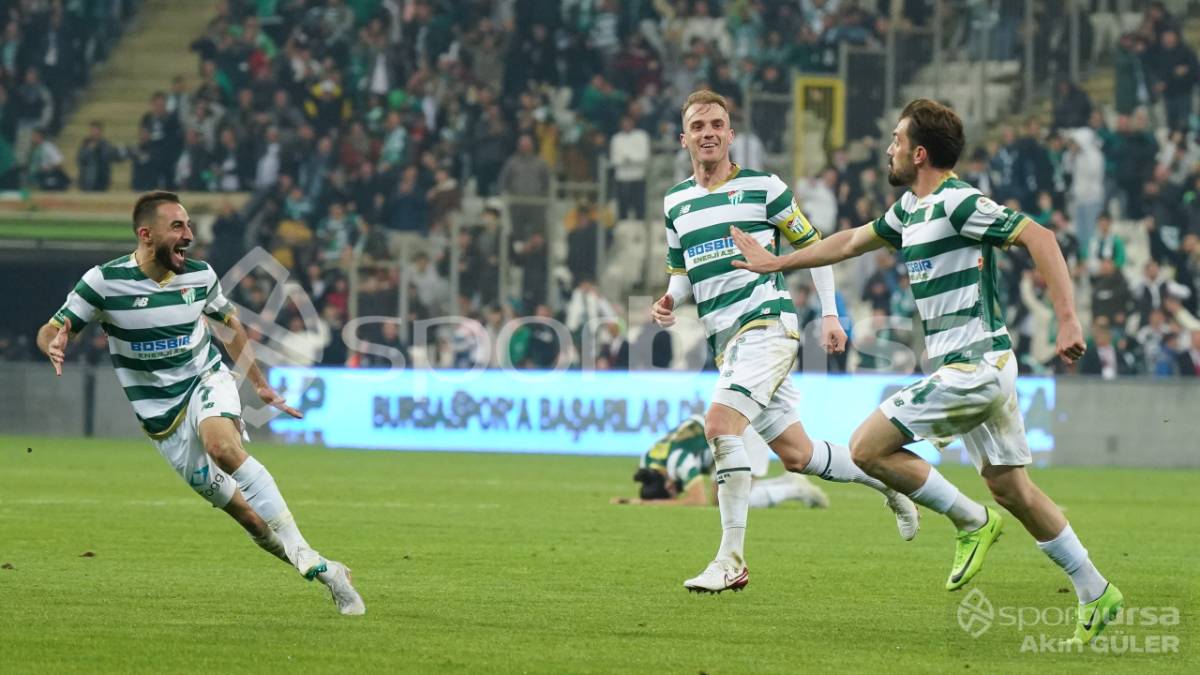 BURSASPOR - MENEMEN FK MAÇ FOTOĞRAFLARI