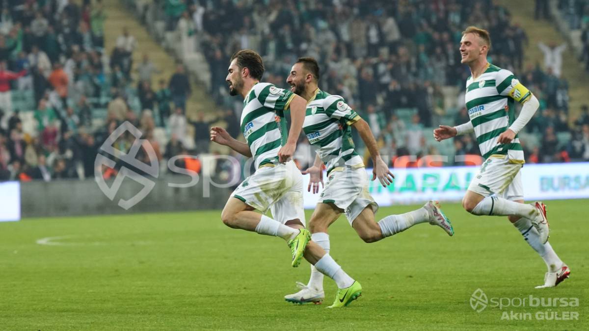 BURSASPOR - MENEMEN FK MAÇ FOTOĞRAFLARI