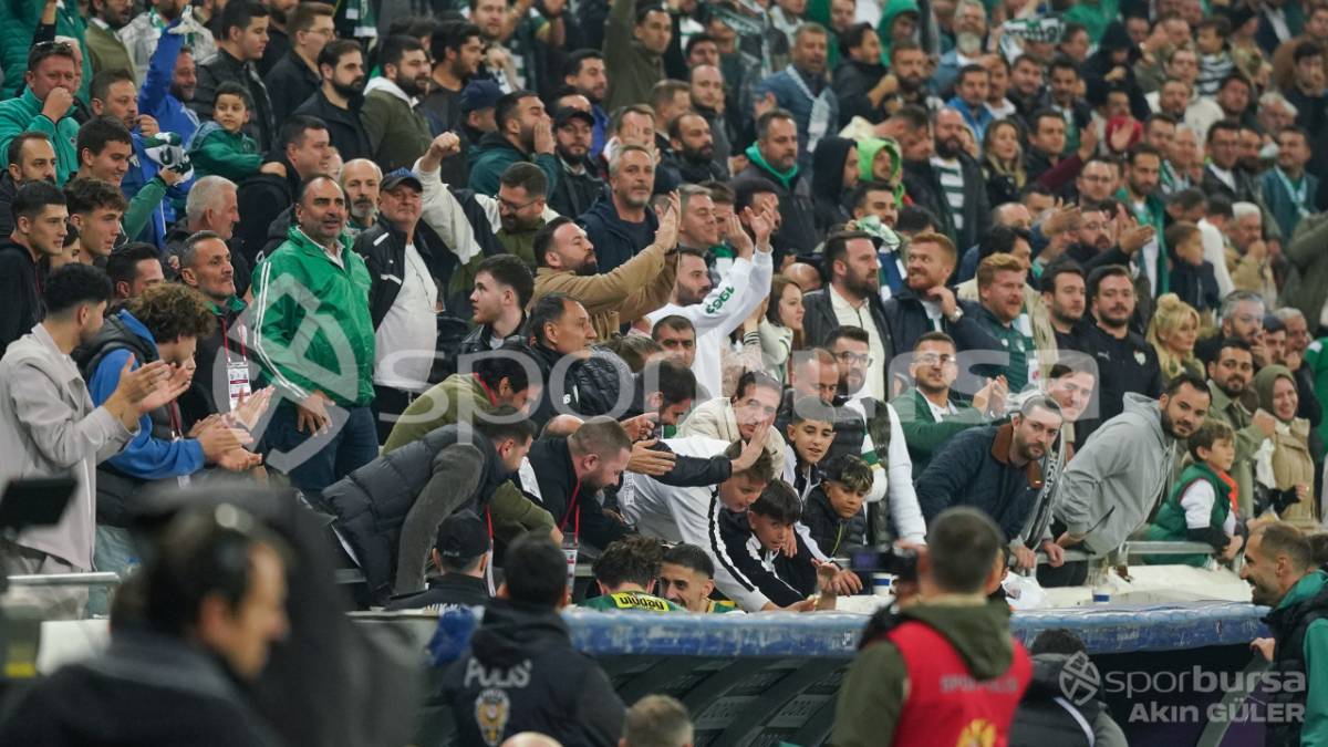 BURSASPOR - MENEMEN FK MAÇ FOTOĞRAFLARI