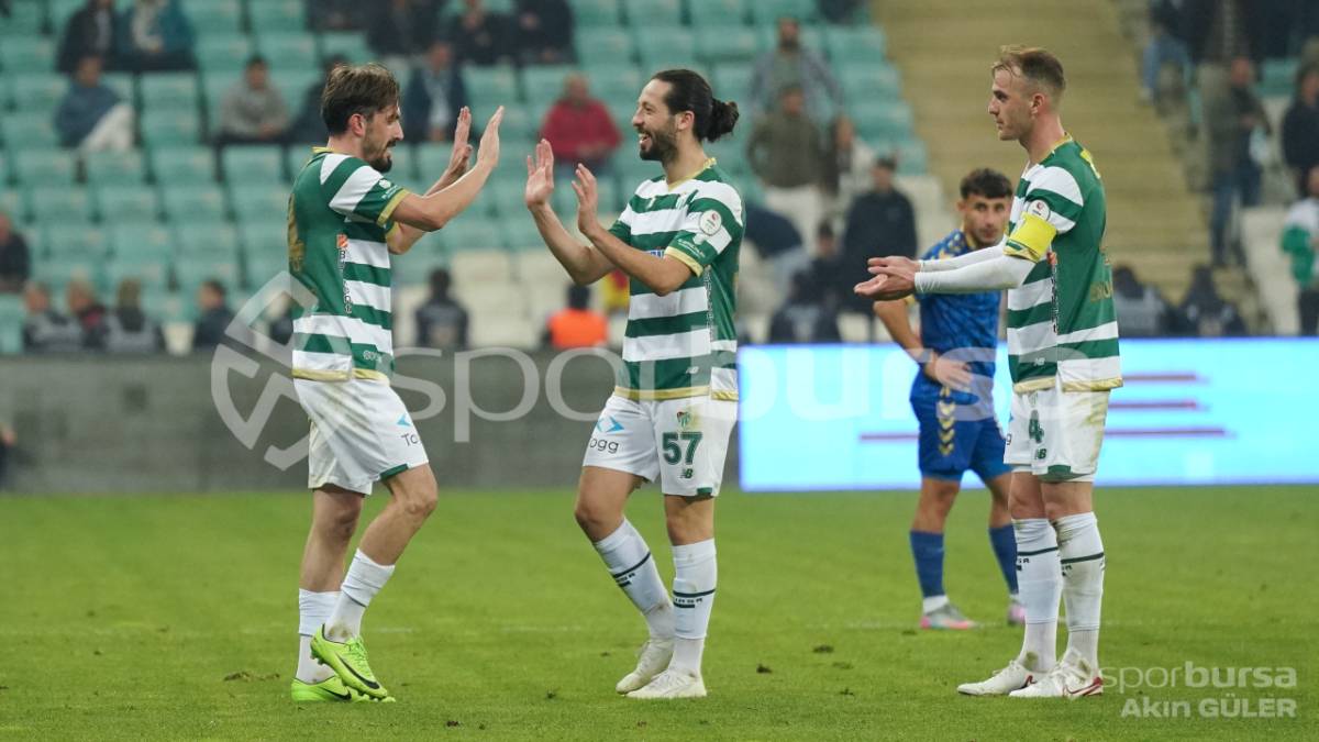 BURSASPOR - MENEMEN FK MAÇ FOTOĞRAFLARI