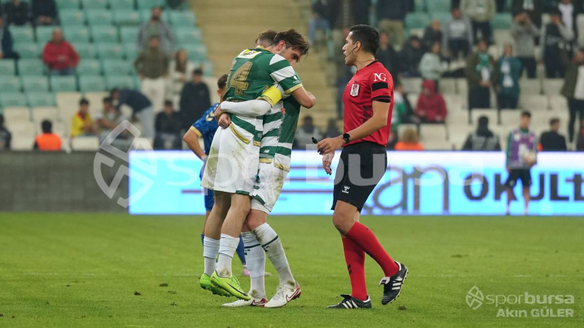 BURSASPOR - MENEMEN FK MAÇ FOTOĞRAFLARI