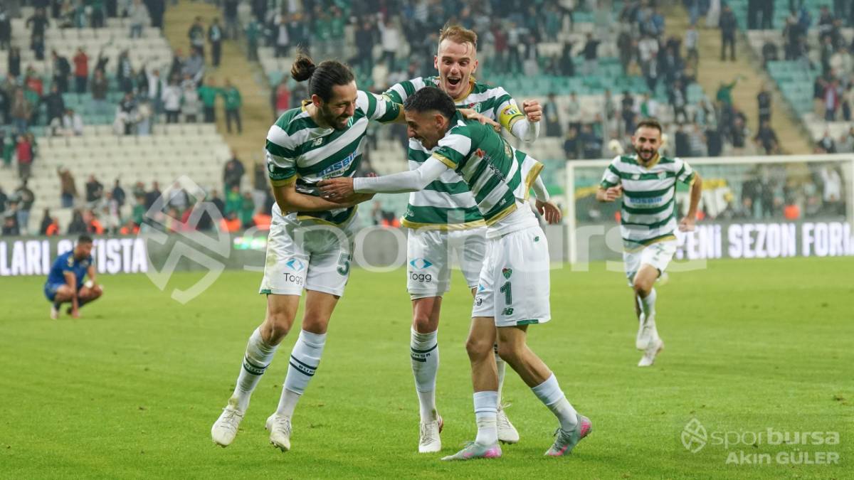 BURSASPOR - MENEMEN FK MAÇ FOTOĞRAFLARI