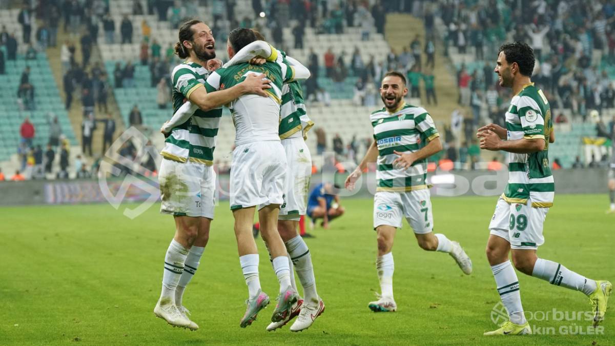 BURSASPOR - MENEMEN FK MAÇ FOTOĞRAFLARI