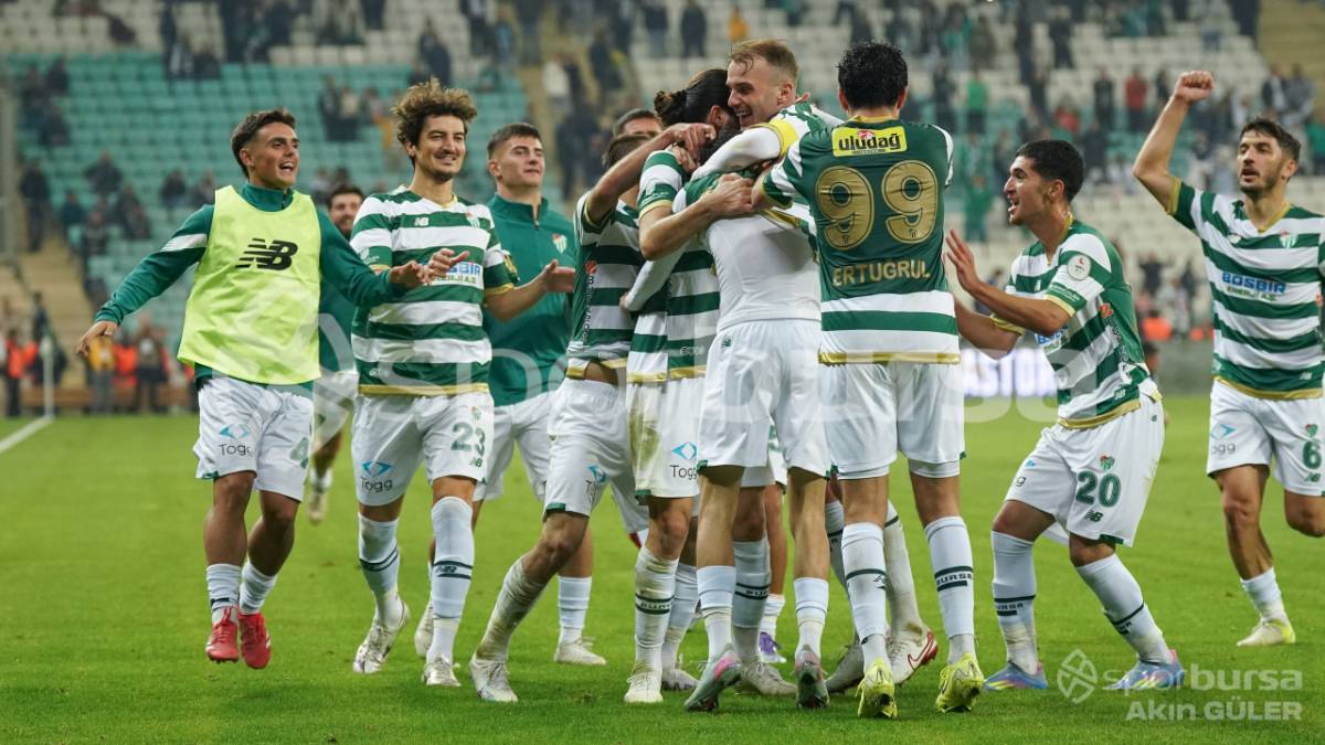BURSASPOR - MENEMEN FK MAÇ FOTOĞRAFLARI