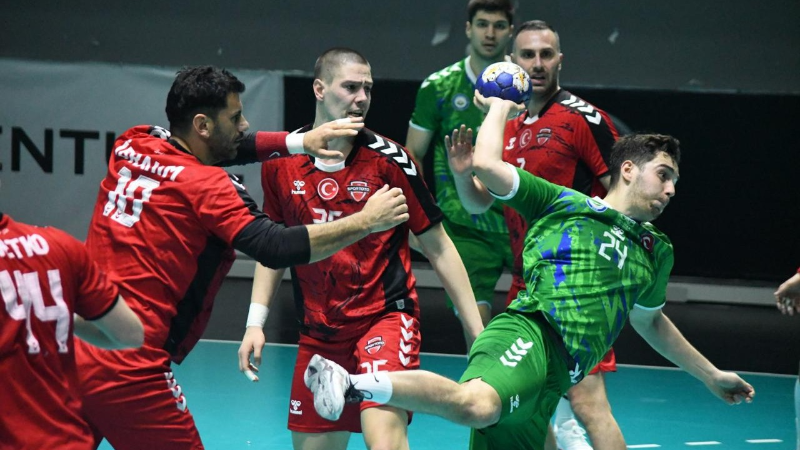 Nilüfer Belediyespor sonradan açıldı!