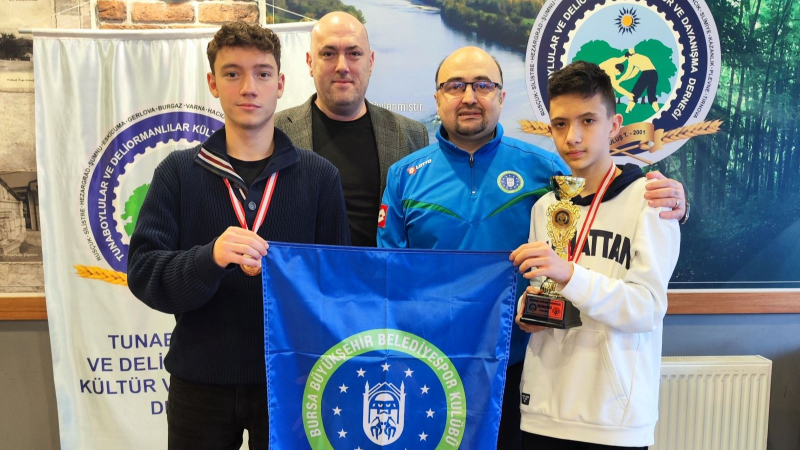 Büyükşehir Belediyesporlu satranççılar yine kürsüde