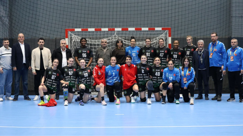 Büyükşehir normal sezonu lider bitirdi