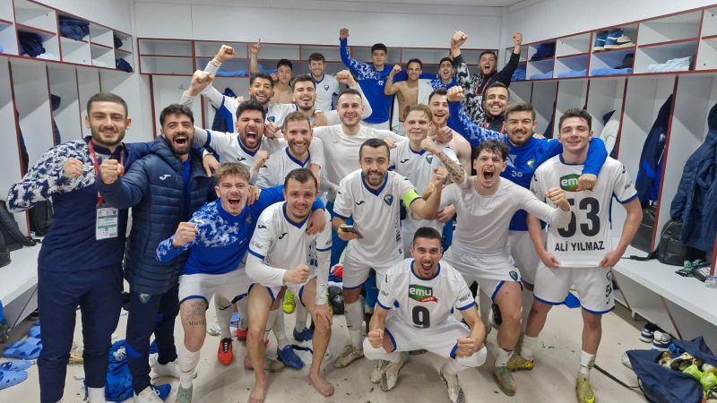 Karacabey, Timsah’ın eski hocasına acımadı!