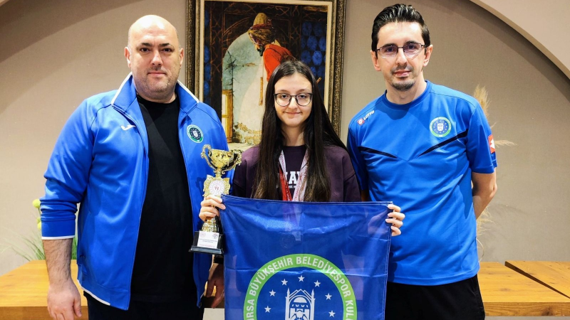 Büyükşehir Belediyesporlu Arya ve Hasan kürsüye çıktı