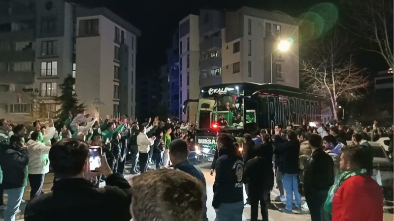 Bursaspor şampiyon gibi karşılandı!