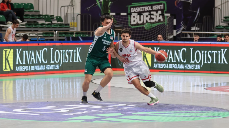 West Bursa evinde takıldı