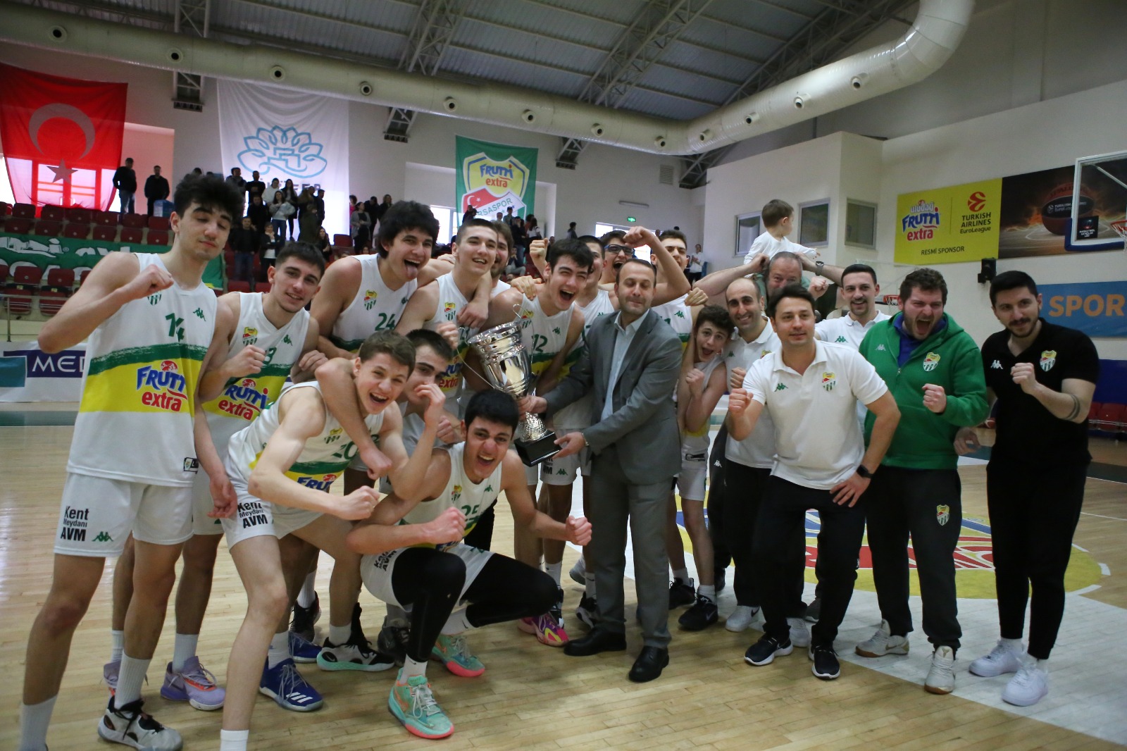 U18'in Bursa şampiyonu Frutti Extra Bursaspor