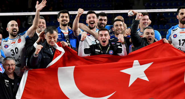 Halkbank yarı finalde