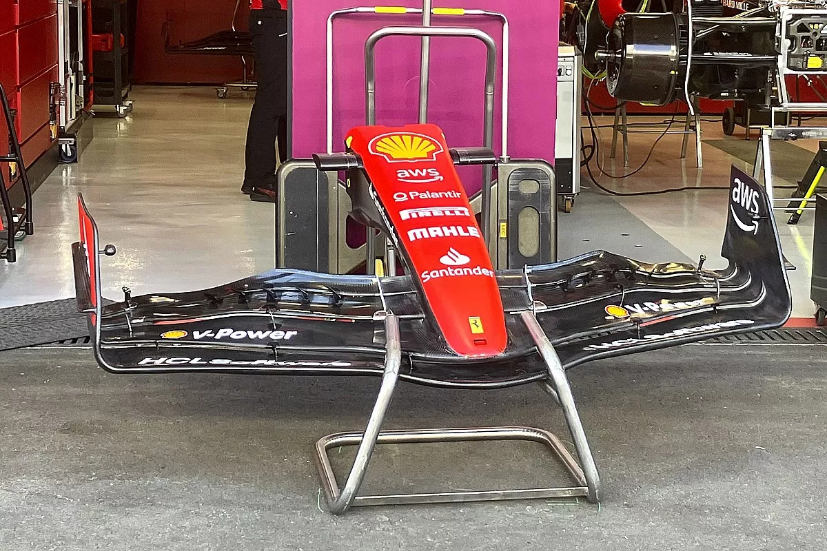 Ferrari, ön ve arka kanadı değiştirdi