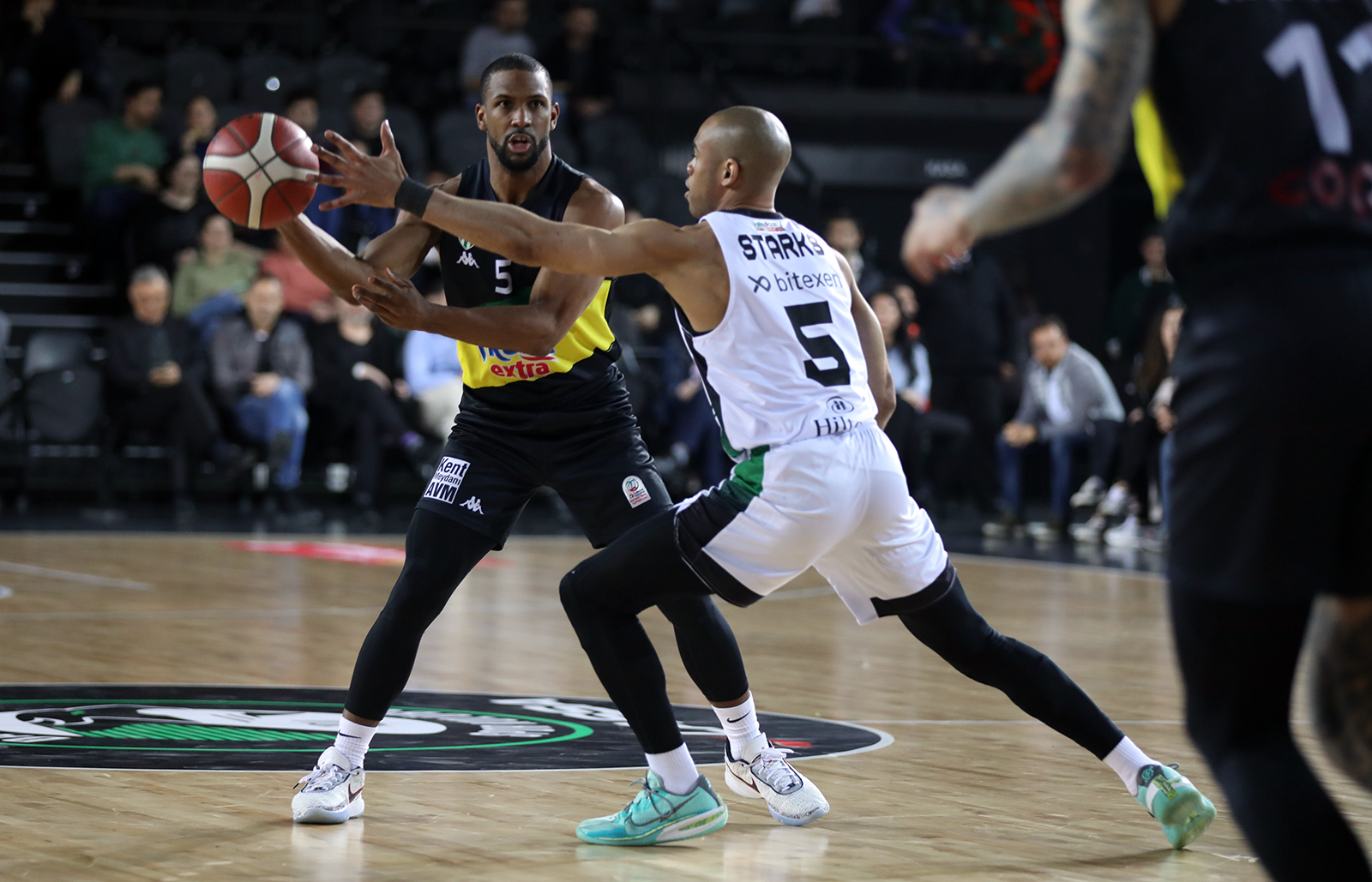 Darüşşafaka 98-92 Frutti Extra Bursaspor