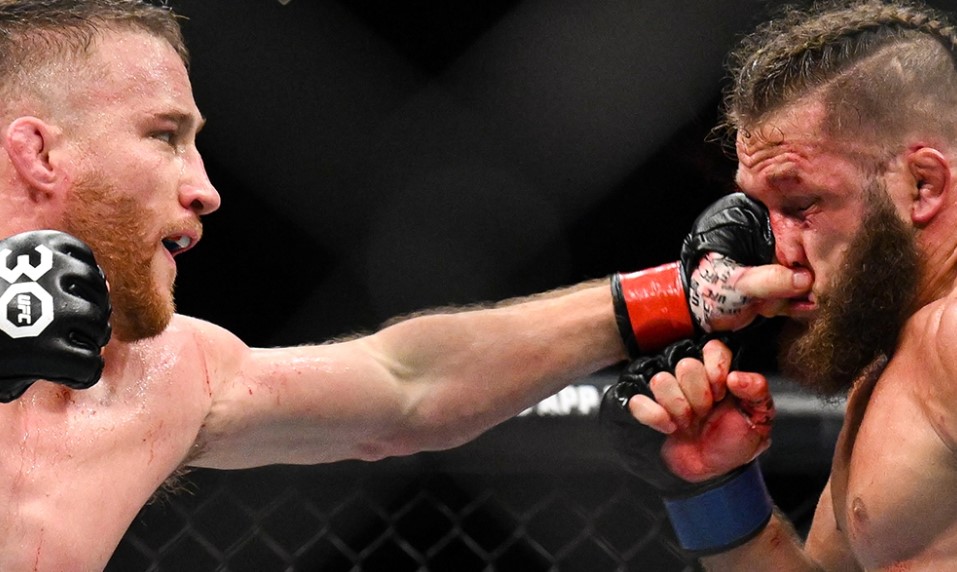 Gaethje perişan etti!