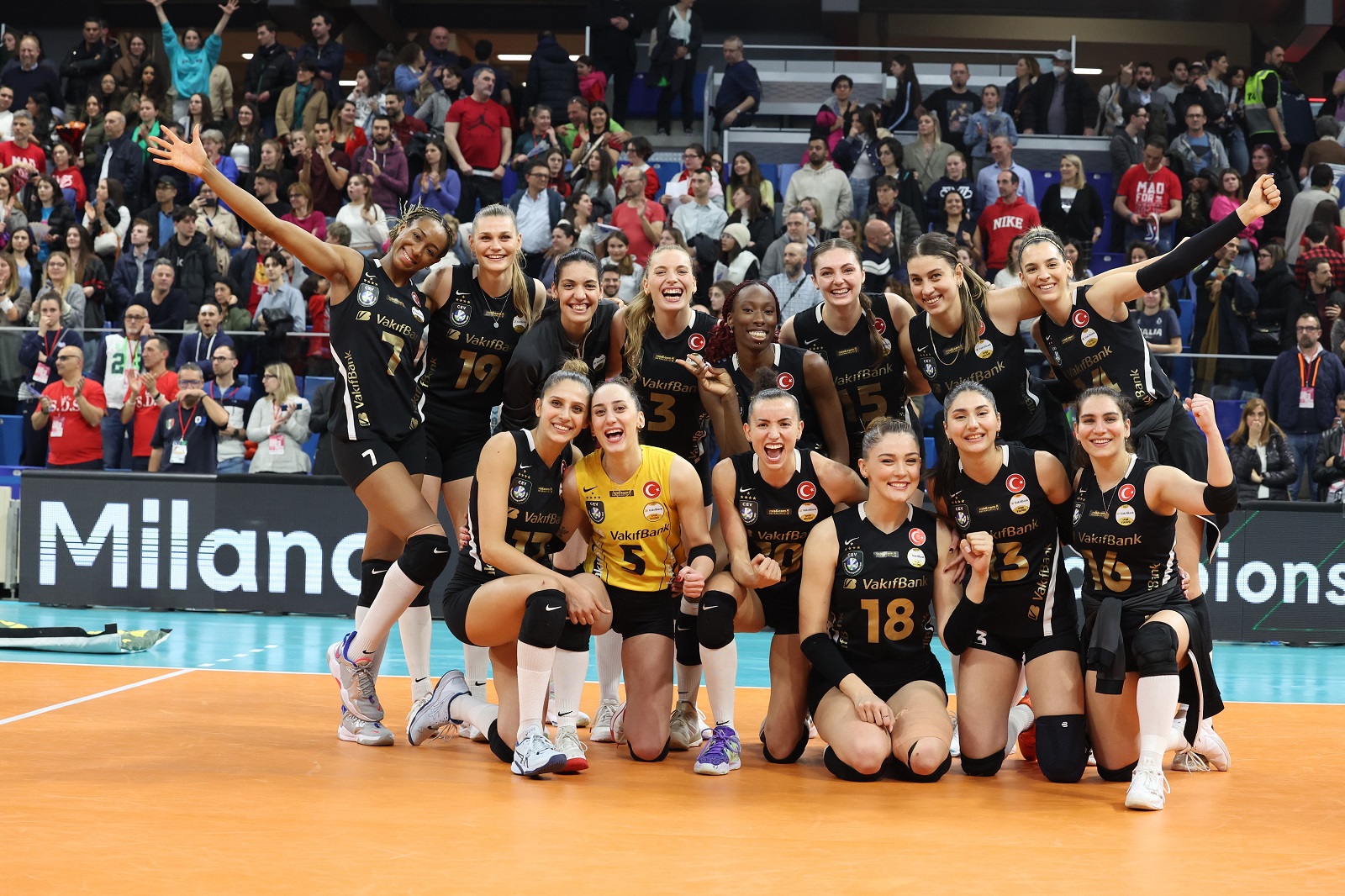 VakıfBank yarı finalde!