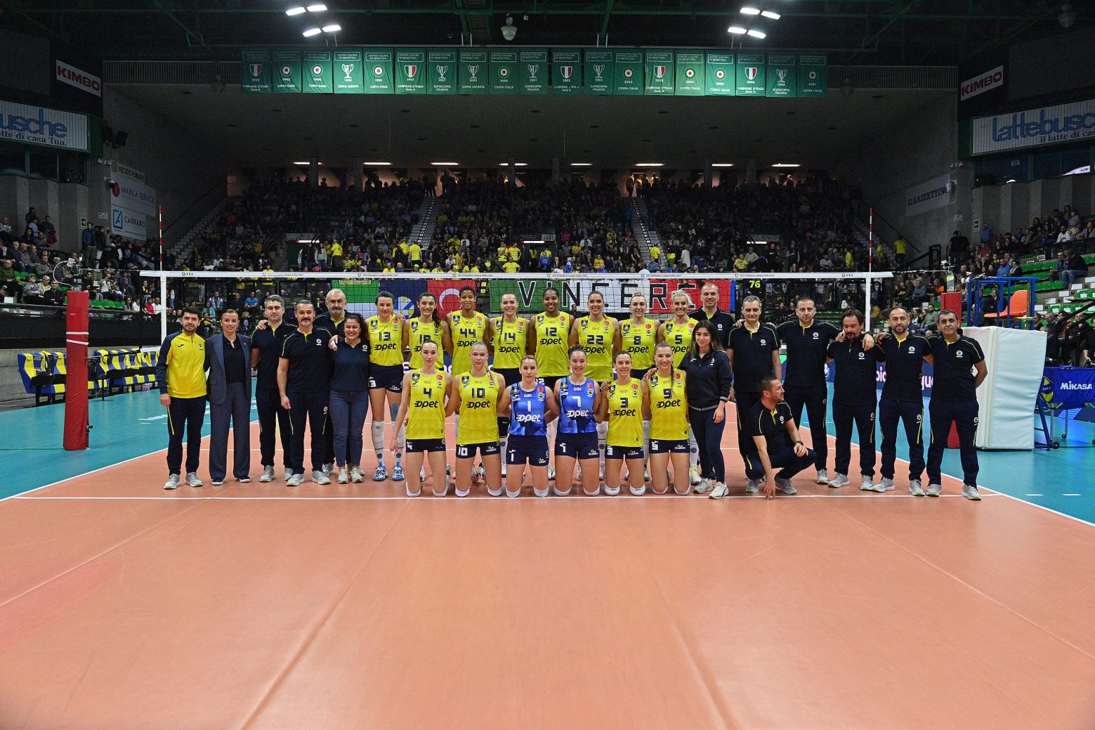 Fenerbahçe Opet, yarı finalde