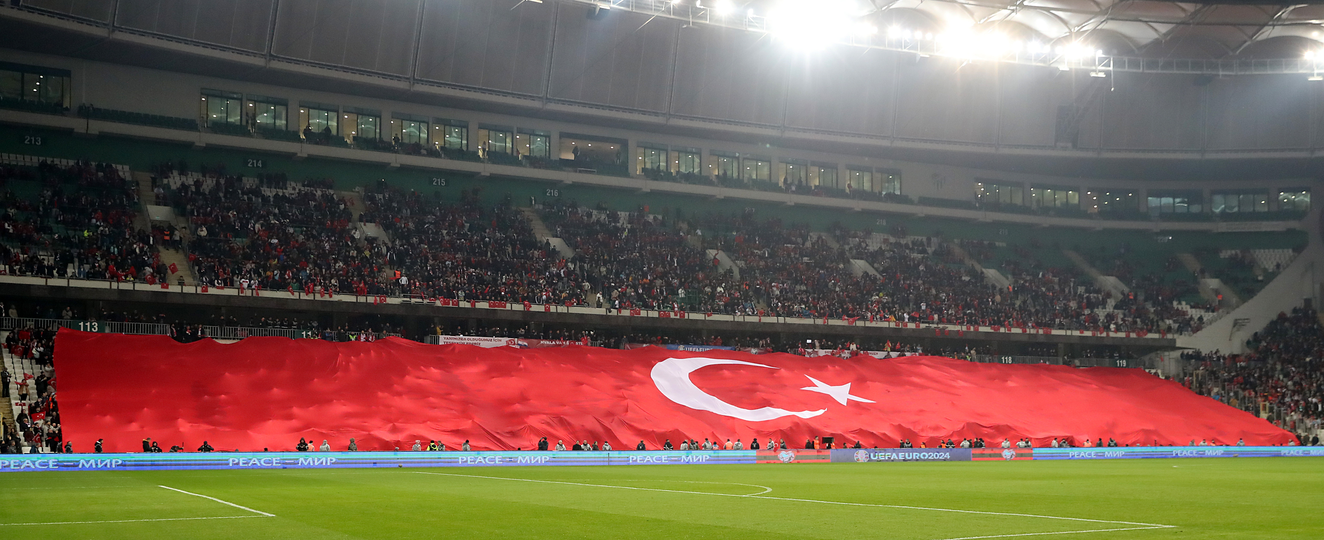 Türkiye - Hırvatistan maçında 'TFF istifa' sesleri!