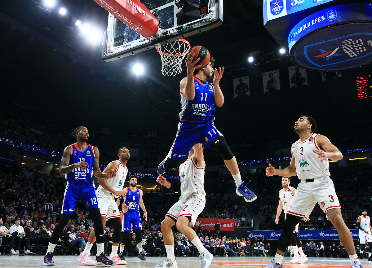 Efes savunmasıyla kazandı