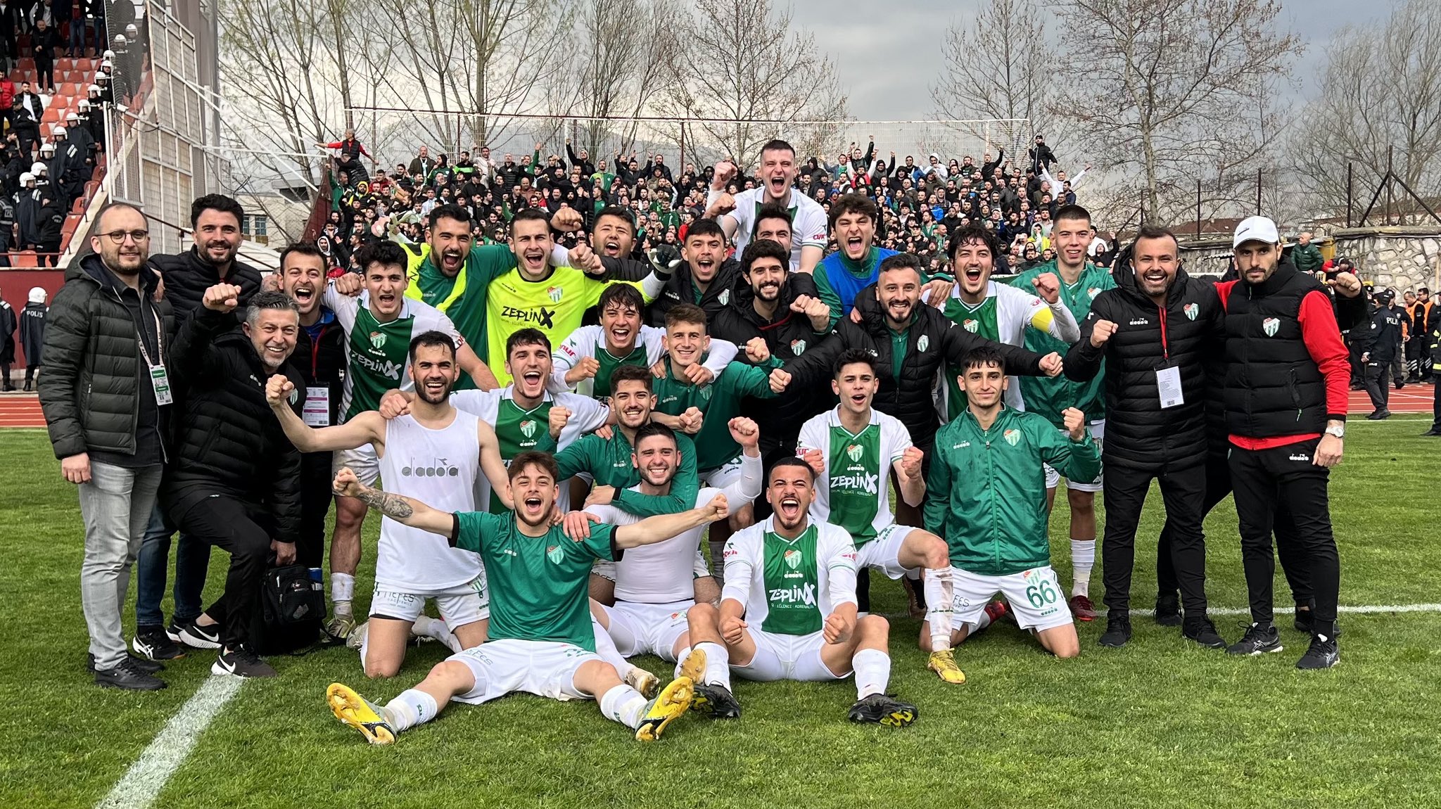 Bursaspor galibiyeti kutladı