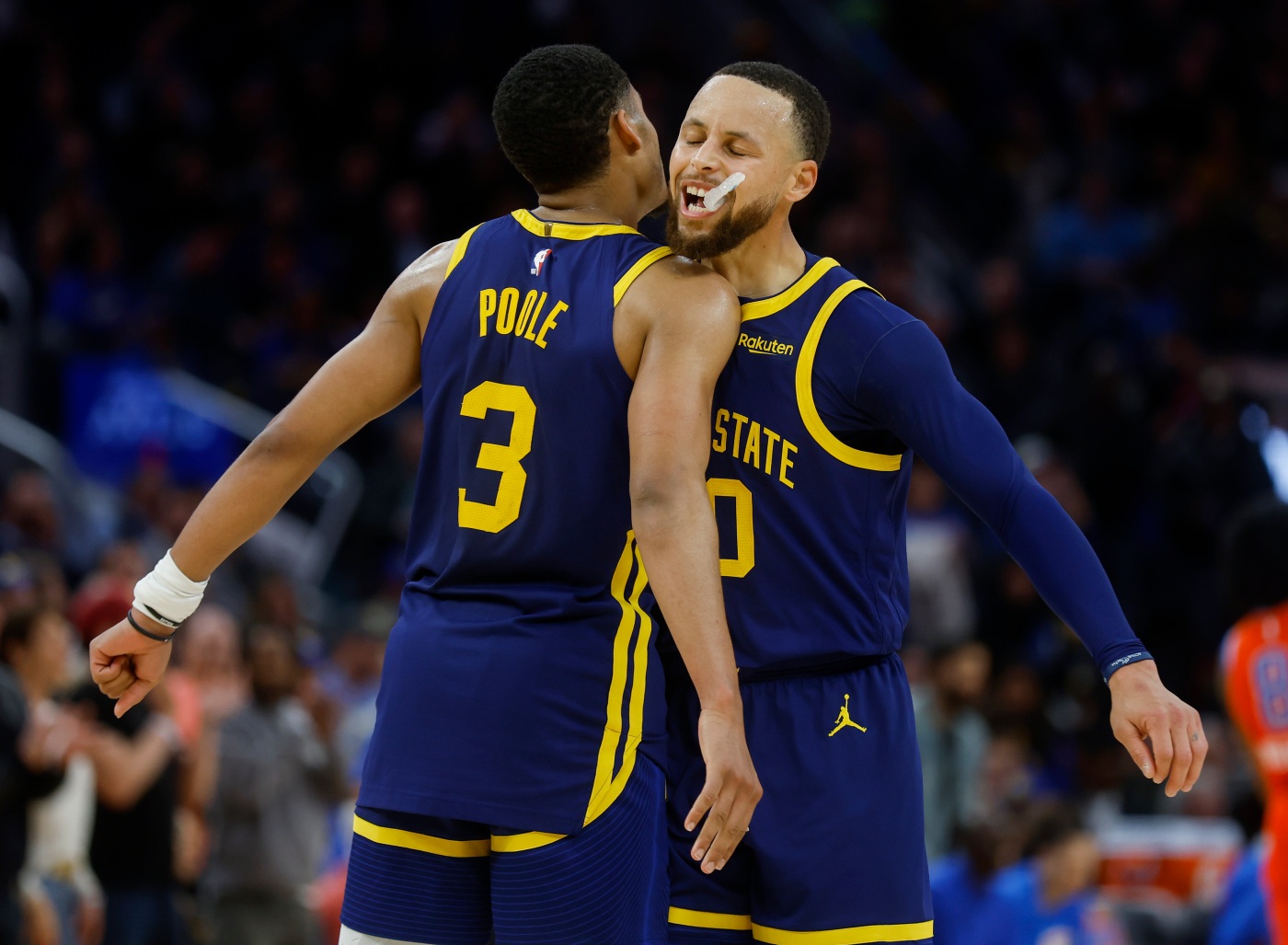 Stephen Curry yıldızlaştı; Warriors, Thunder’ı devirdi