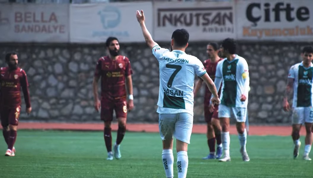 Hasan Ayaroğlu sahne almaya başladı