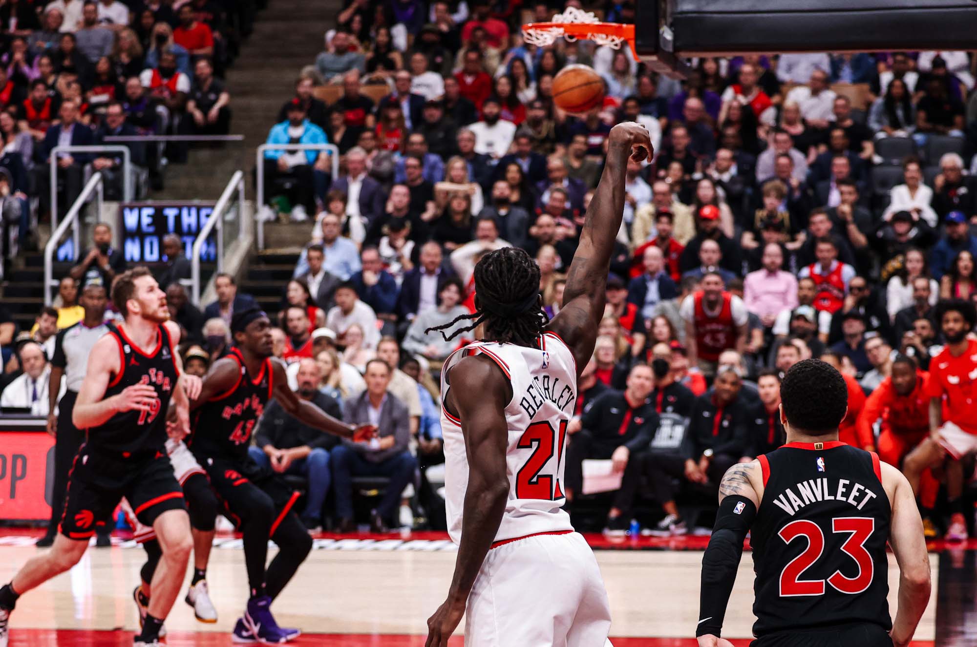 Bulls, Raptors'u bitirdi!