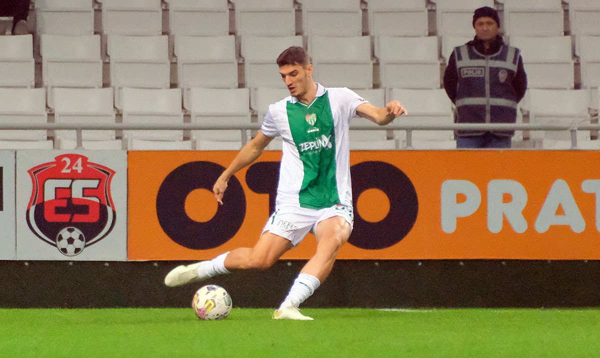 Menemen FK maçında yok!