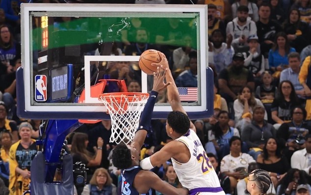 Lakers deplasmanda avantajı kaptı