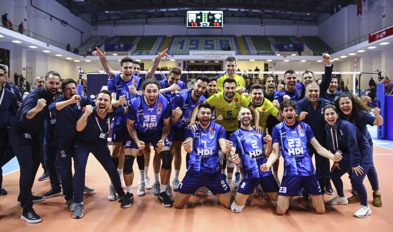 Bursa'da finalin adı Fenerbahçe - Halkbank
