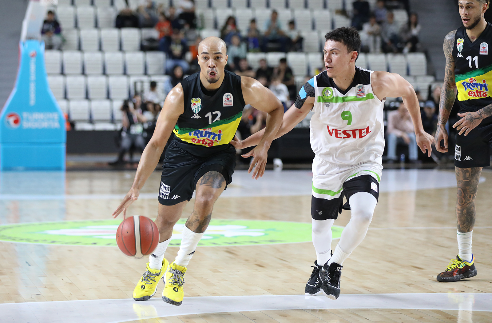 Manisa BŞB 82-87 Frutti Extra Bursaspor