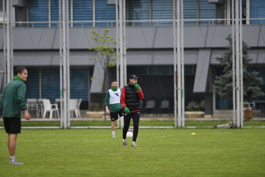 Bursaspor yoğun yağmur altında çalıştı