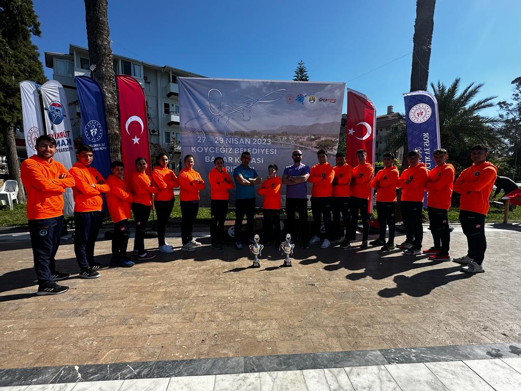 Bursa BŞB'den 13 madalya 2 kupa